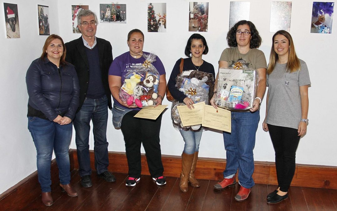 Entrega de premios del concurso de fotografía de mascotas en Navidad 2016