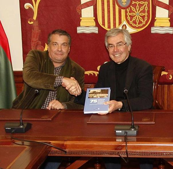 Entrega de ejemplares del libro “75 aniversario de la Federación Insular de Baloncesto de Tenerife 1941-2016”