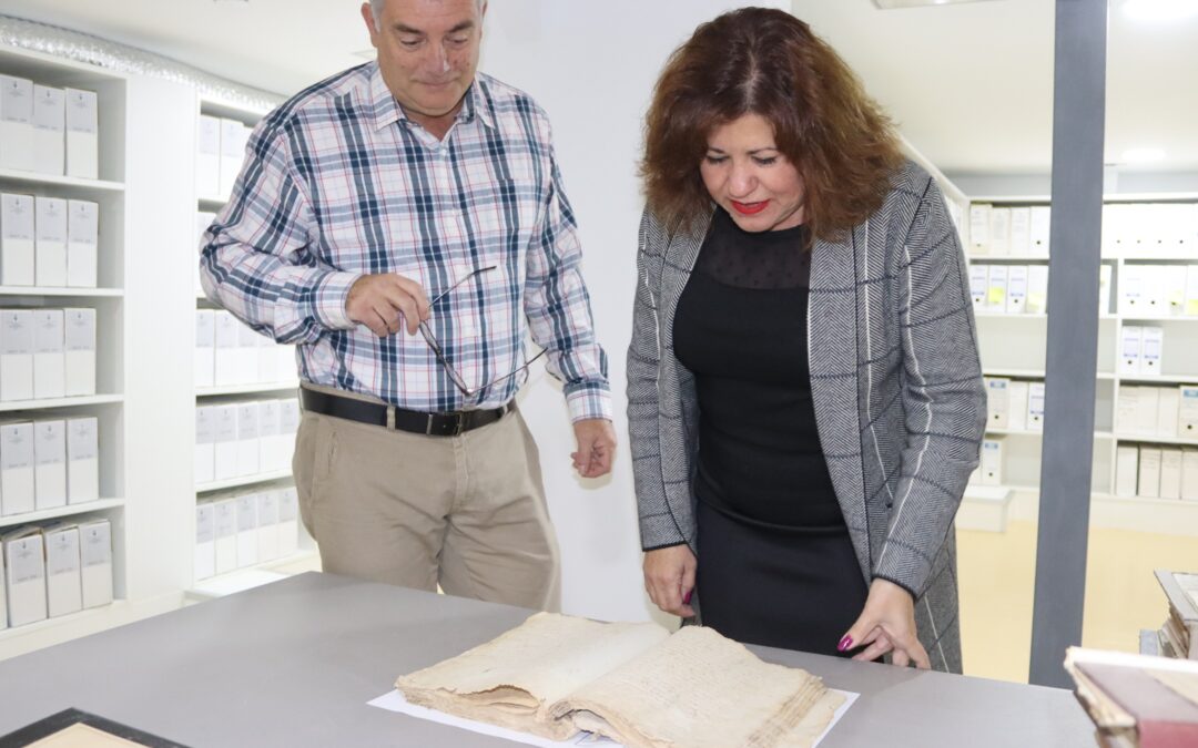 Tacoronte apuesta por la digitalización del fondo documental antiguo del Archivo Municipal