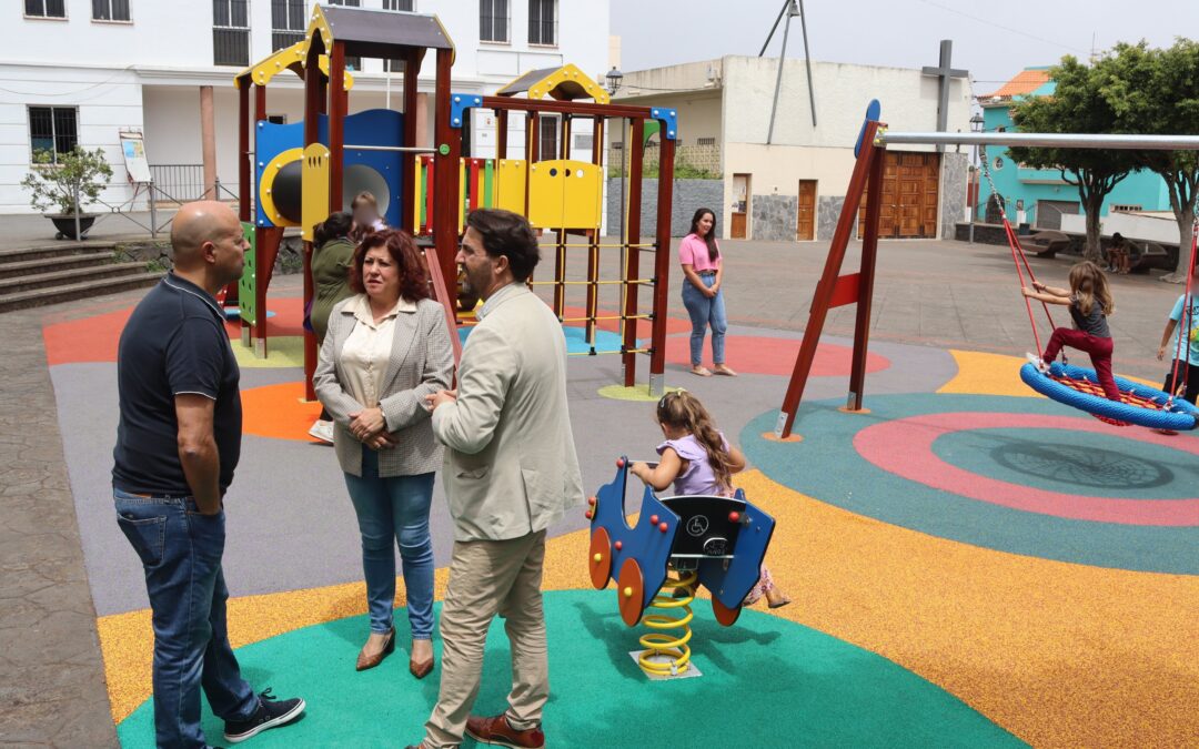 Abierto al público el nuevo parque infantil en la plaza de Barranco Las Lajas