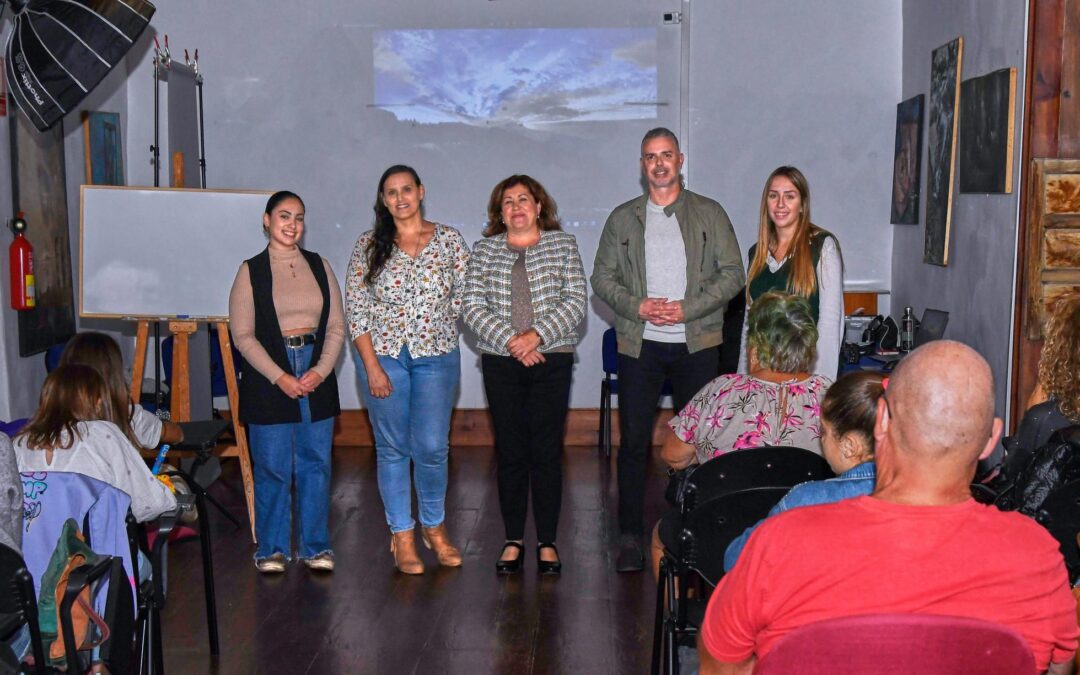 En marcha el Taller de Fotografía en Familia, bajo la dirección de Beatriz Castillo