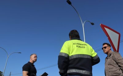 El Ayuntamiento mejora la iluminación de espacios públicos con la instalación de nuevas farolas fotovoltaicas