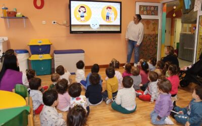 La Escuela Infantil La Bombillita Feliz estrena pizarras digitales