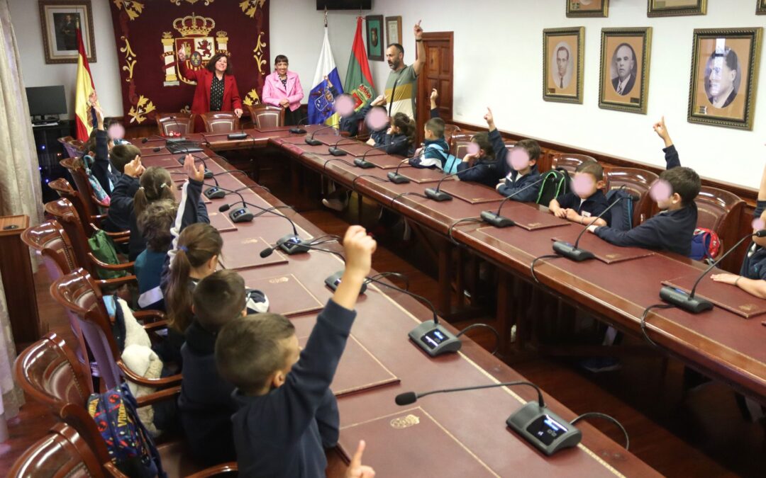 Escolares del Colegio Tacoronte visitan el Ayuntamiento