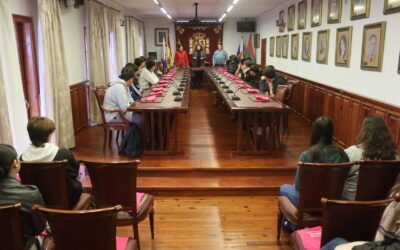 Estudiantes del IES Los Naranjeros se interesan por el funcionamiento del Ayuntamiento